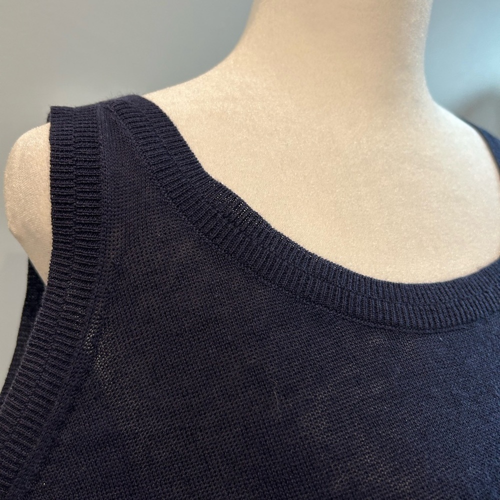 Foxcroft Linen and Cotton Sleeveless Tank Top, button detail, size Medium Navy - Picture 2 of 11